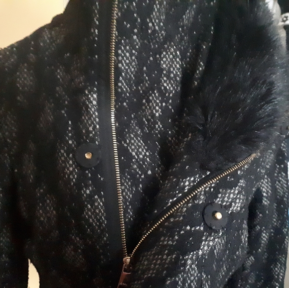 Vintage Bebe black lace jacket with faux fur - Picture 11 of 12